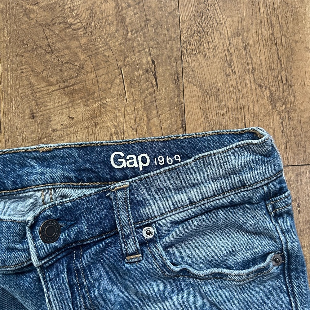 GAP Girlfriend Jeans Size 26 Cropped Distressed Medium Wash Denim - Picture 8 of 16